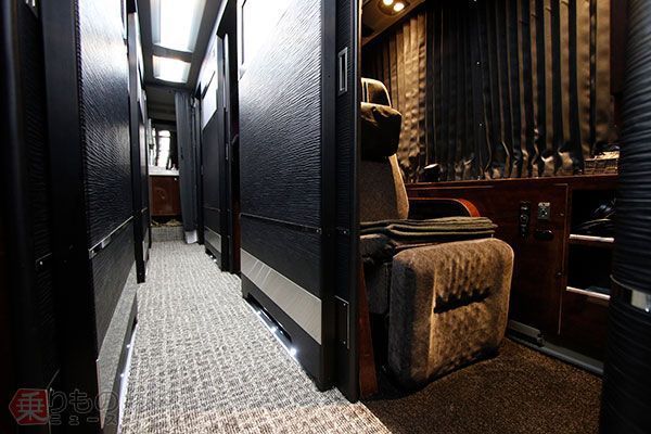Experience Luxury: Dream Sleeper Night Bus from Tokyo to Osaka