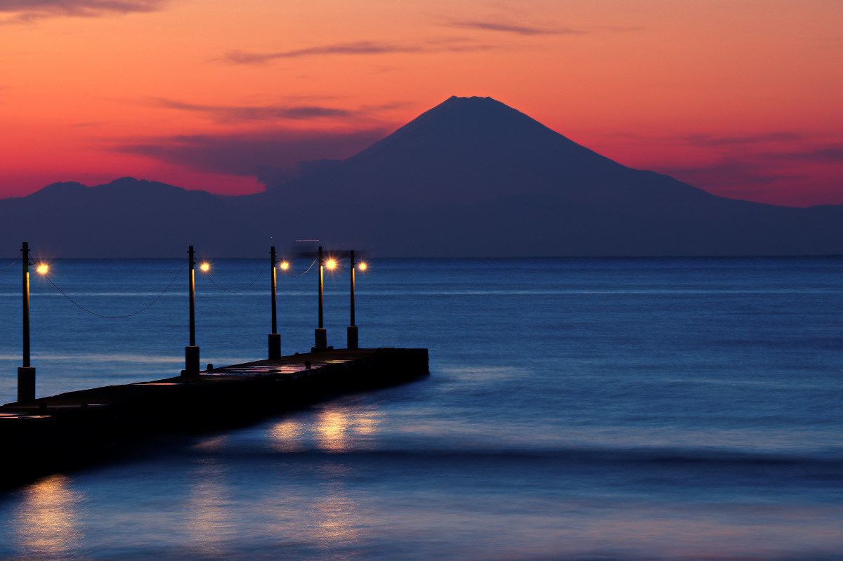 Okamoto Pier Tales: Chiba’s Sunset Canvas & the Occasional Fuji Magic