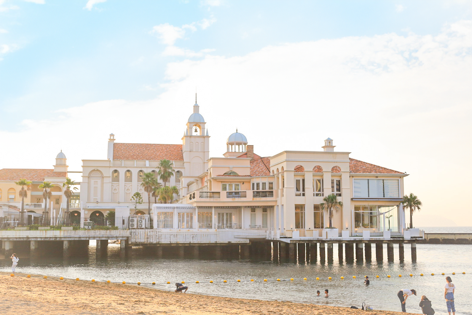 Discover the Beauty and Romance of Seaside Momochi Park in Fukuoka