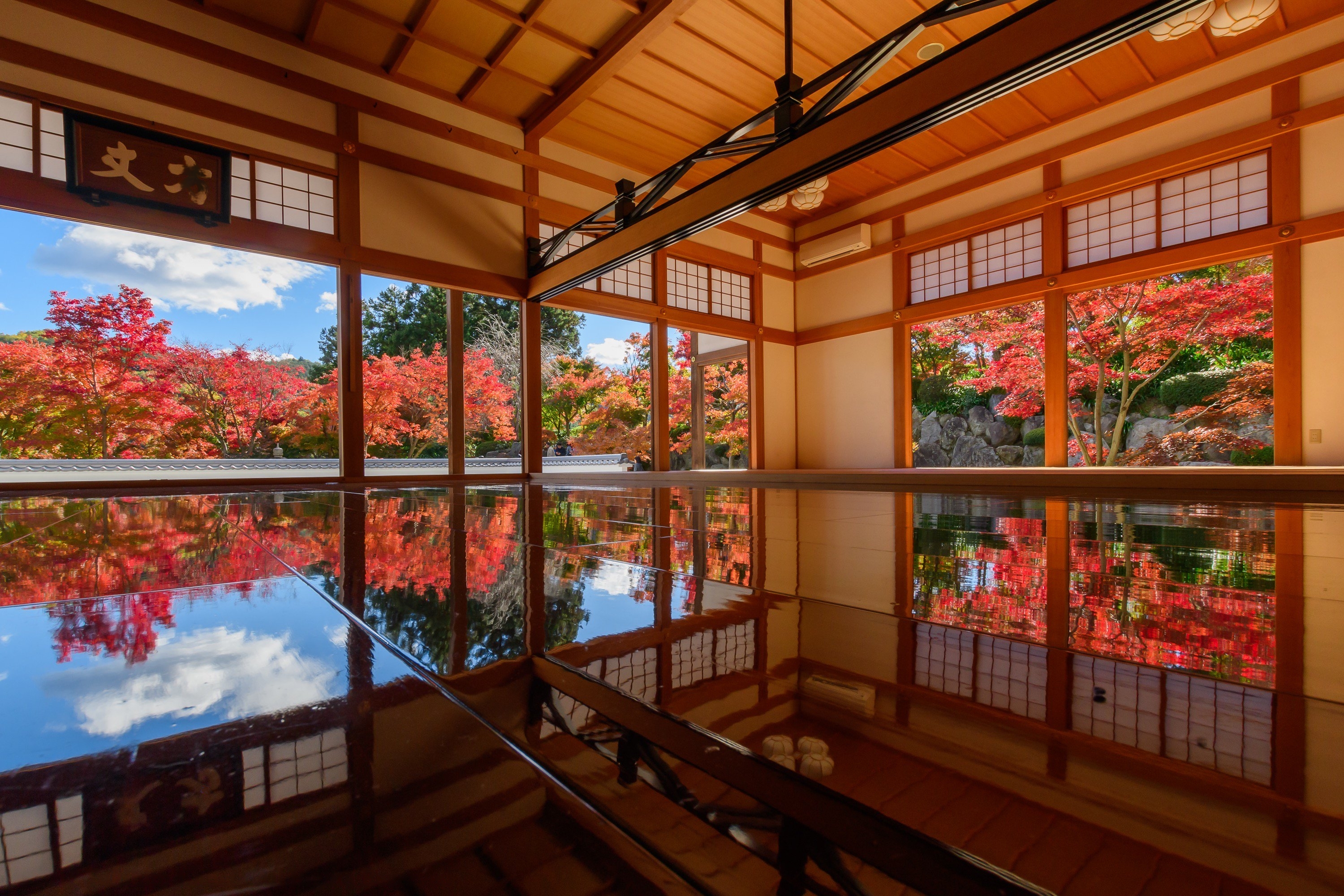 Hotoku-ji Temple: A Tranquil Escape with Stunning Autumn Reflections