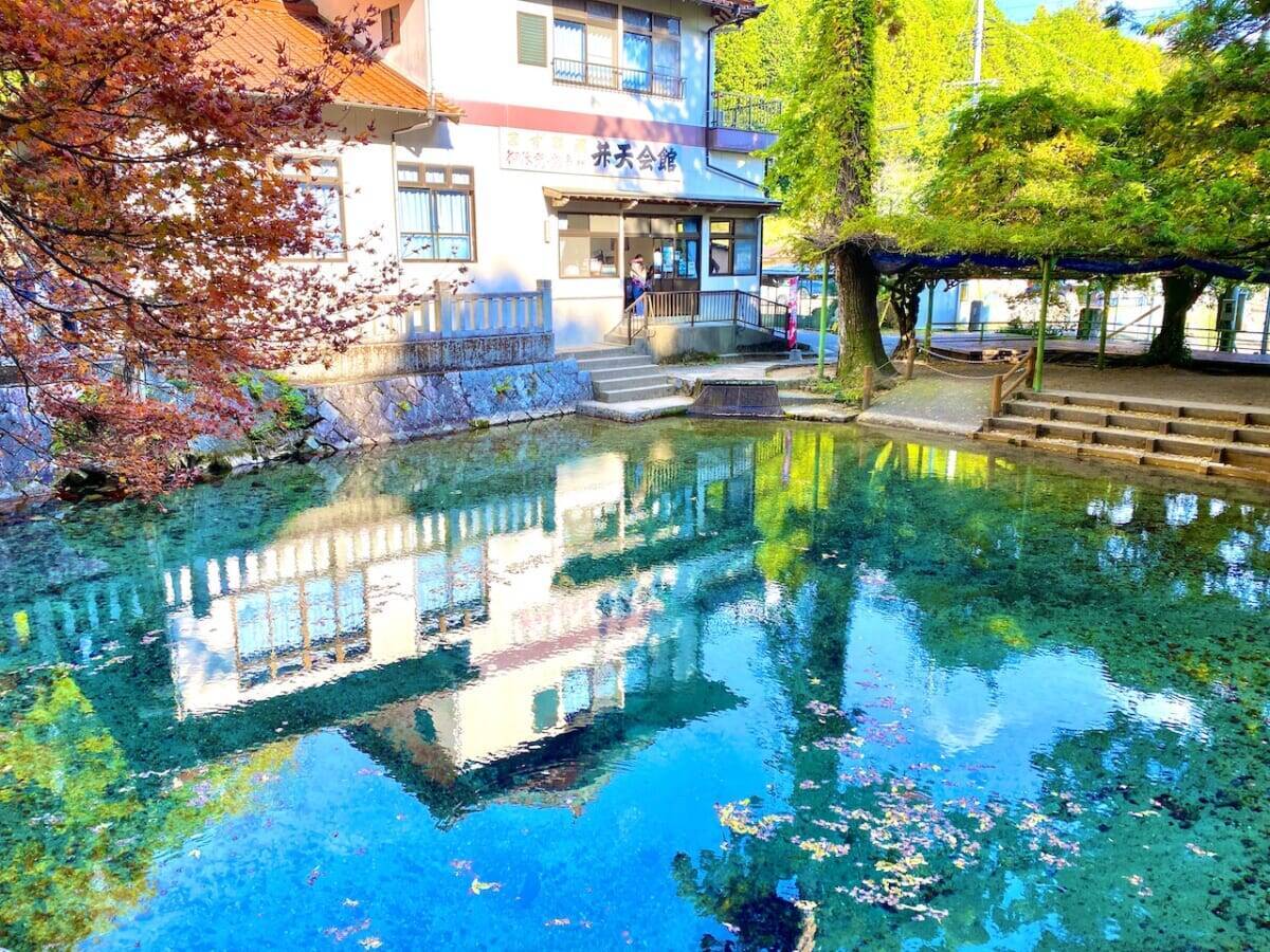 Beppu Benten Pond: A Turquoise Jewel in Yamaguchi, Japan